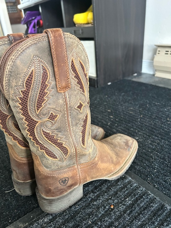 Ariat Shoes - Ariat Brown Leather Western Boots with Burgundy Stitching